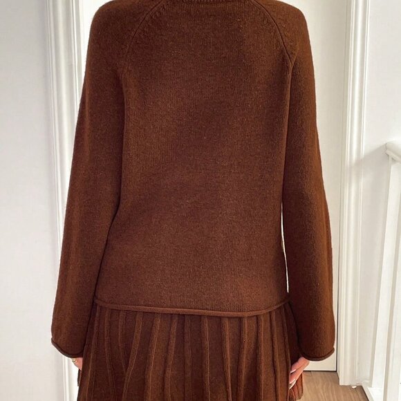 Women's Casual College Style Solid Color Sweater And Pleated Skirt - Picture 3 of 7